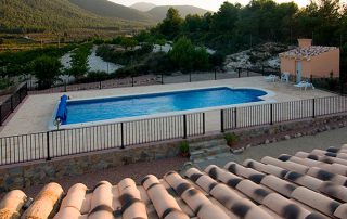 Privileged views of the mountain and pool